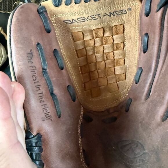 Rawlings RBG36TBR 12 1/2" Fielder's Glove - Picture 4 of 5